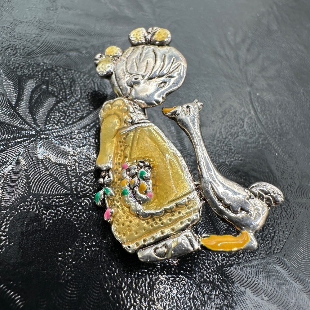 Vintage OPN Signed Girl with Goose Figural Brooch Two Tone Enamel Nursery Rhyme - Picture 3 of 5